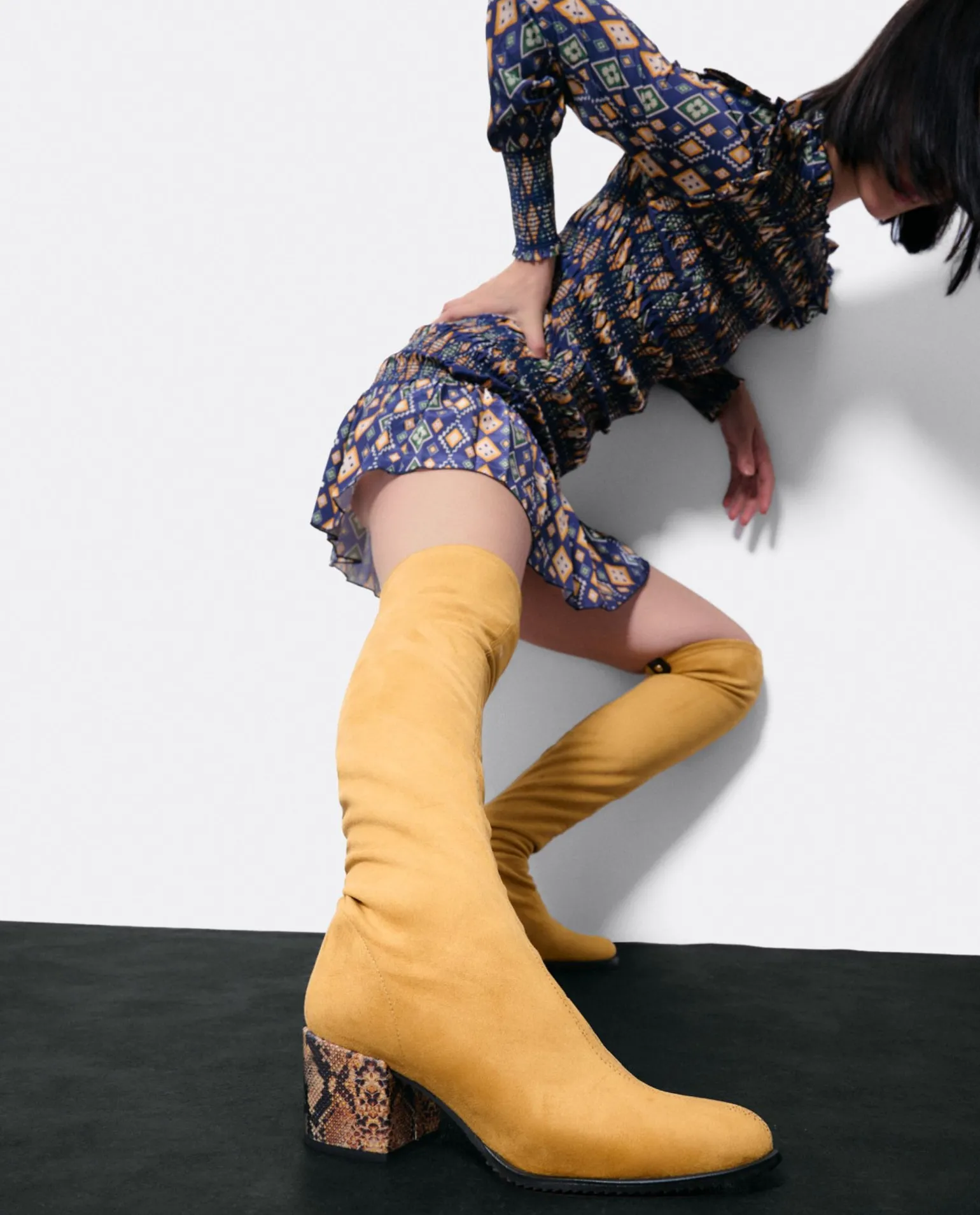 Bota Mosquetera Strech Ultrasuede Strech Amarillo