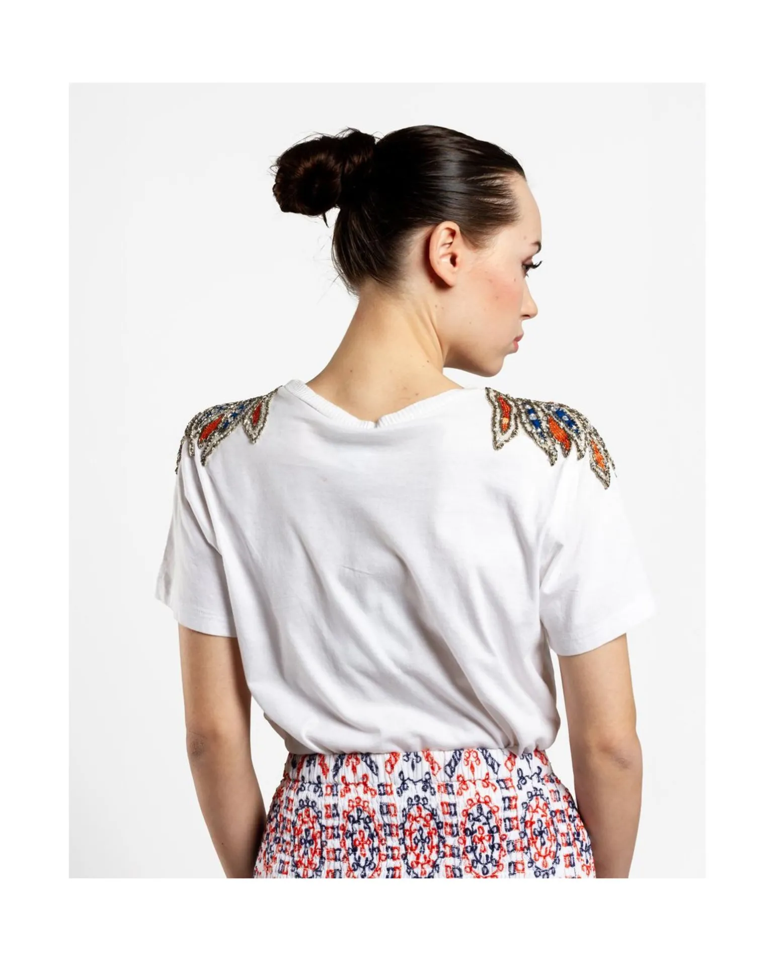 Camiseta Hombros Bordados Punto Blanco