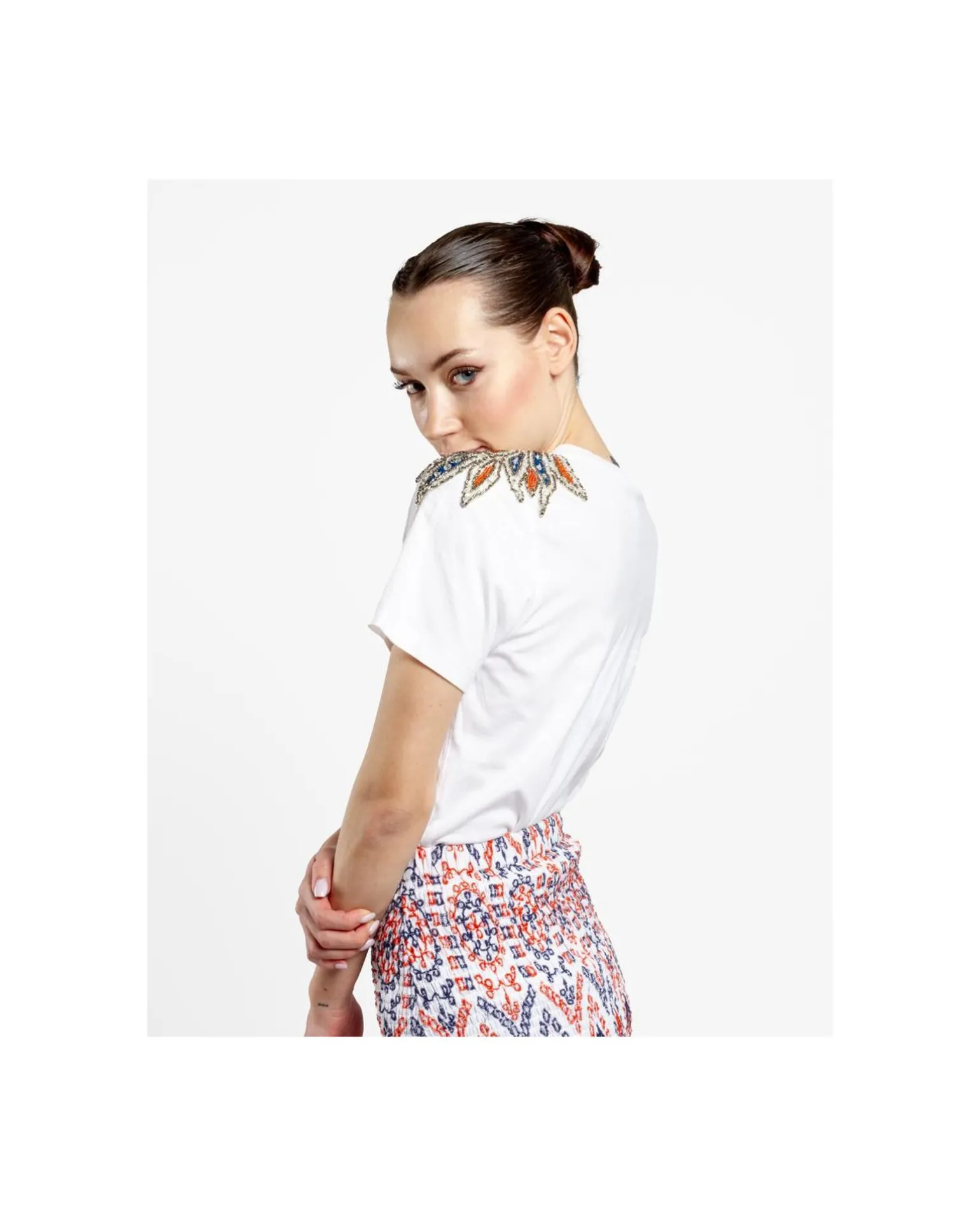 Camiseta Hombros Bordados Punto Blanco