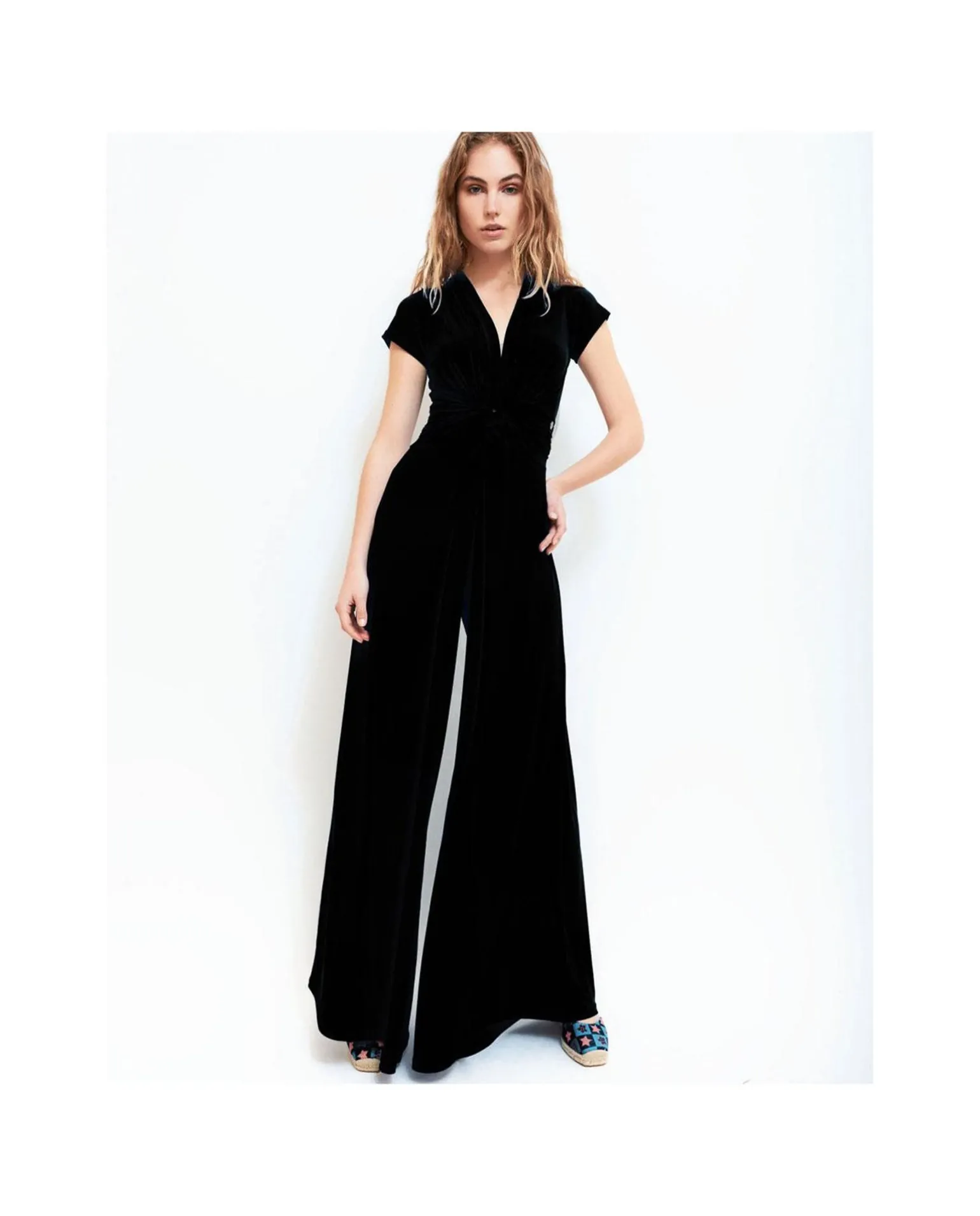 Mono Nudo M/C Punto Circular Negro