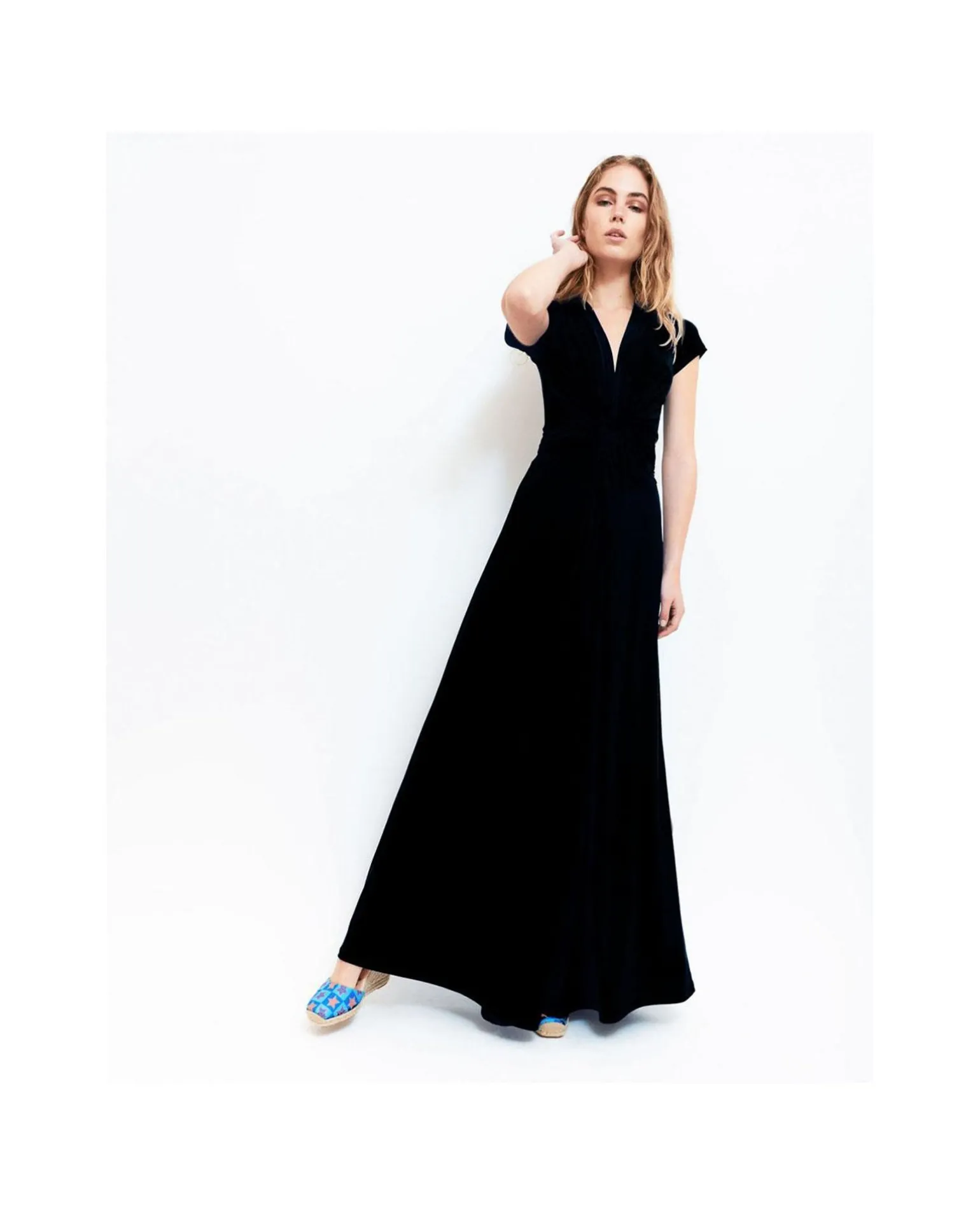 Mono Nudo M/C Punto Circular Negro