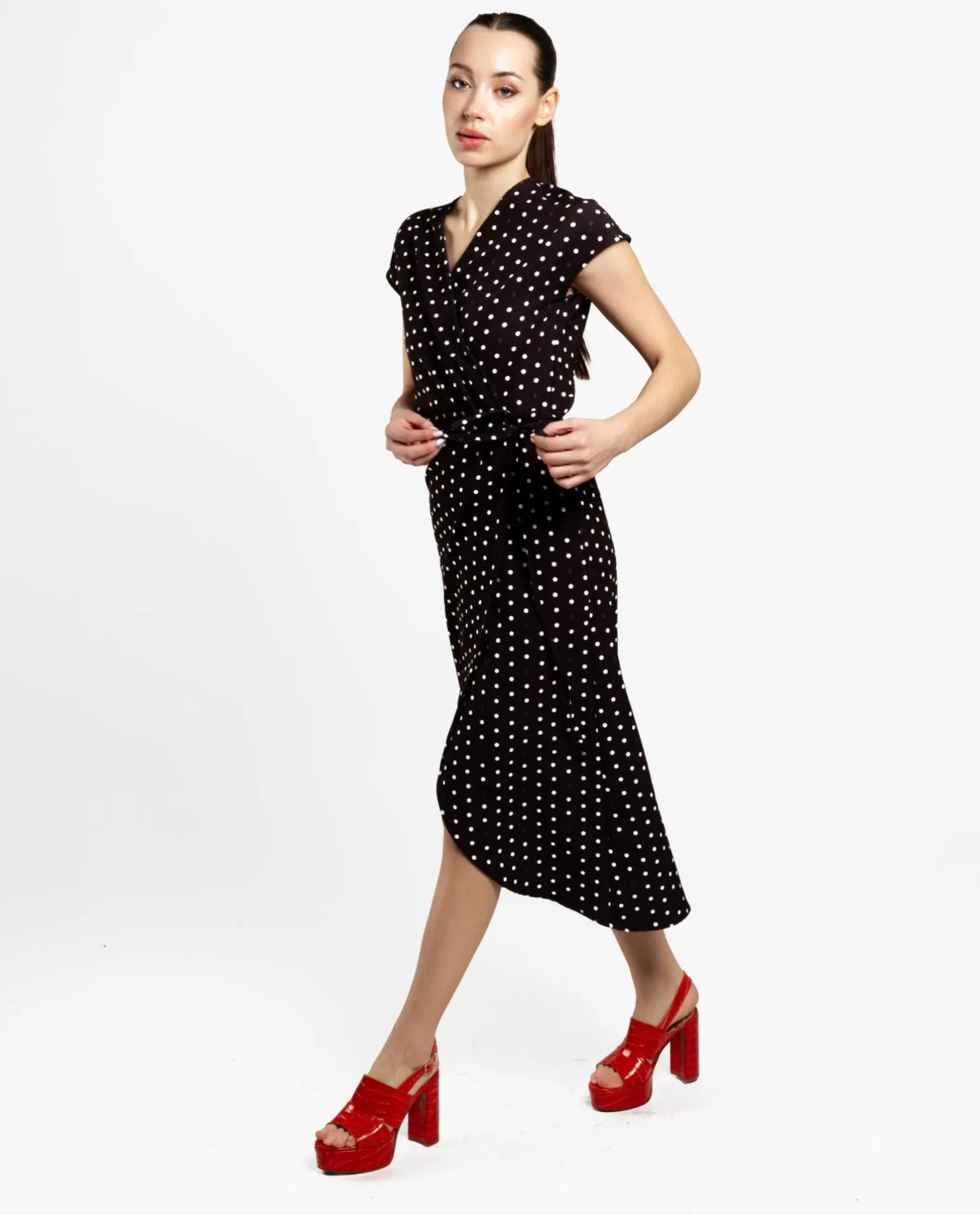 Vestido Midi Cruzado Crep Lunares Blanco Negro